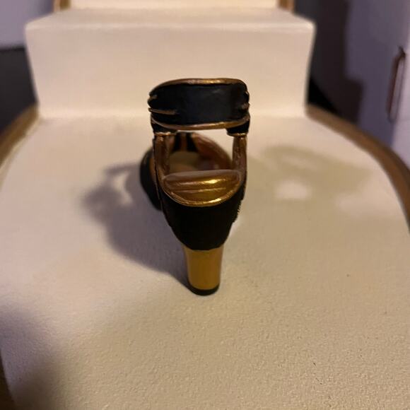 Just the Right Shoe Rising Star - Picture 6 of 13